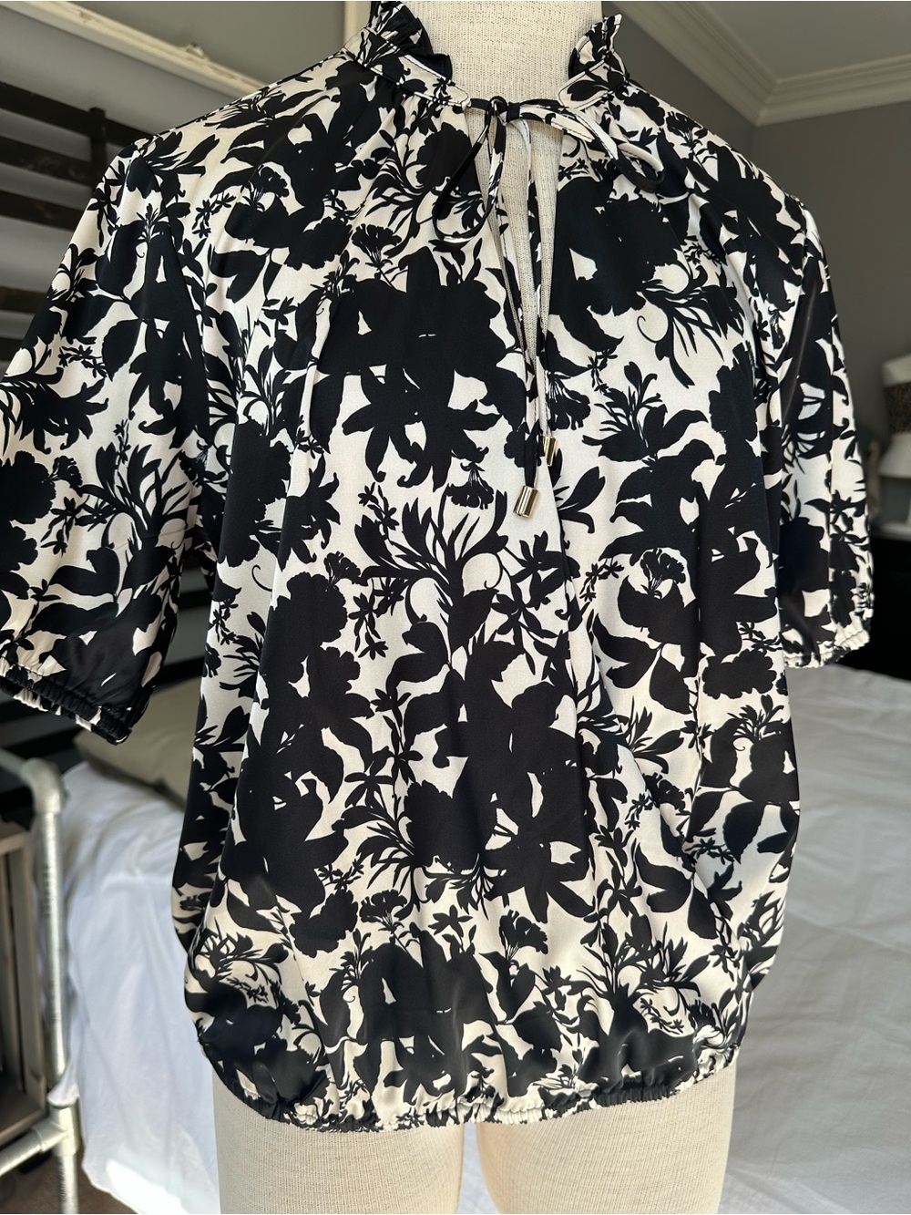 INC International Concepts Black and Cream Floral Tie-Neck Top, size large